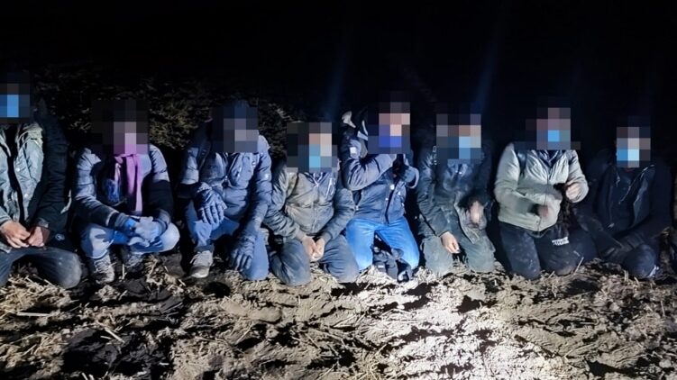 Mađarska policija uhapsila dvojicu krijumčara iz Srbije koji su prevozili 10 ilegalnih migranata 1