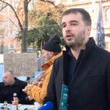 Savo Manojlović ispred Predsedništva Srbije