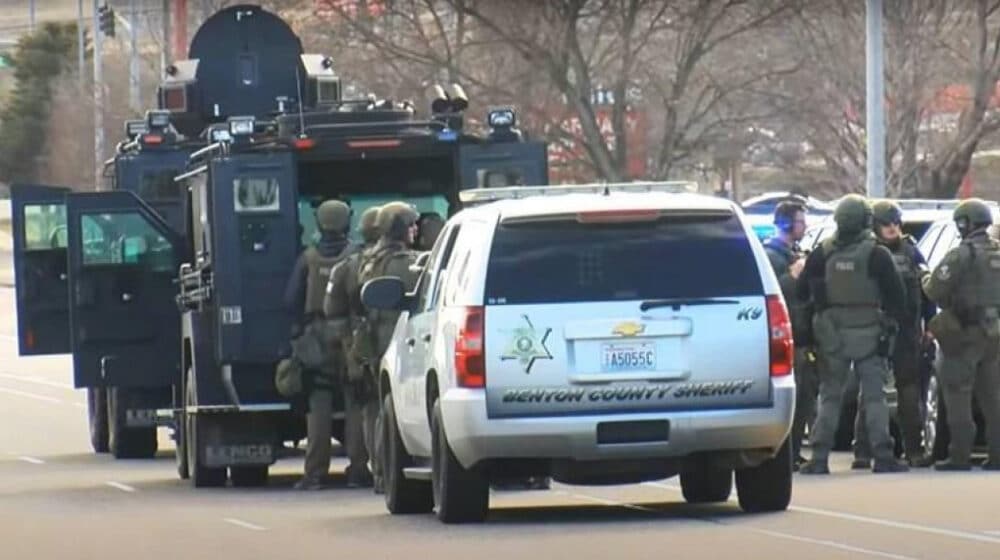 Pucnjava u trgovini u SAD-u: Ubijena najmanje jedna osoba, napadač u begu 1