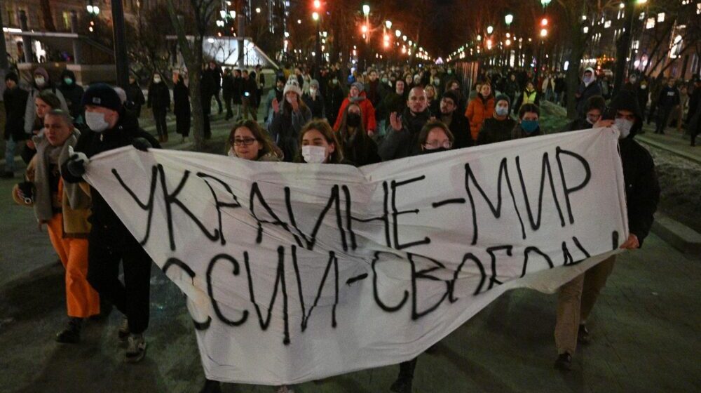 Policija privela 356 antiratnih demonstranta u Rusiji 1