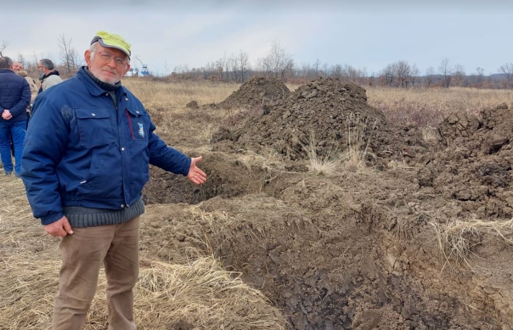 Bor: Na svom imanju zatekli radnike kako kopaju i buše zemlju bez dozvole 3