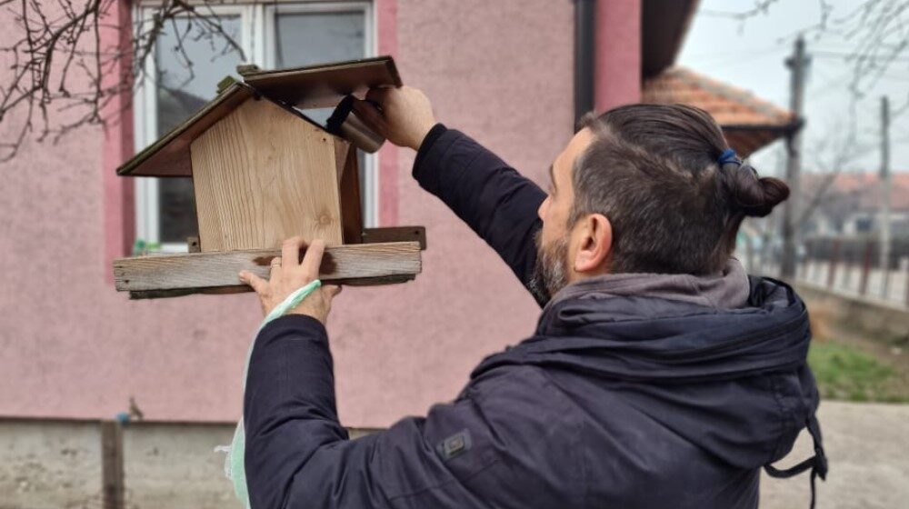 Zaječar: Slaviša Božinović pomaže pticama da prezime 1