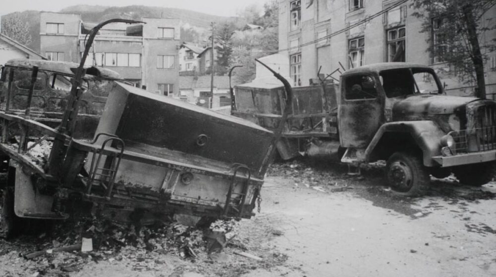 Predstavnici Nove i Naše stranke položili venac na Tuzlansku kapiju 1