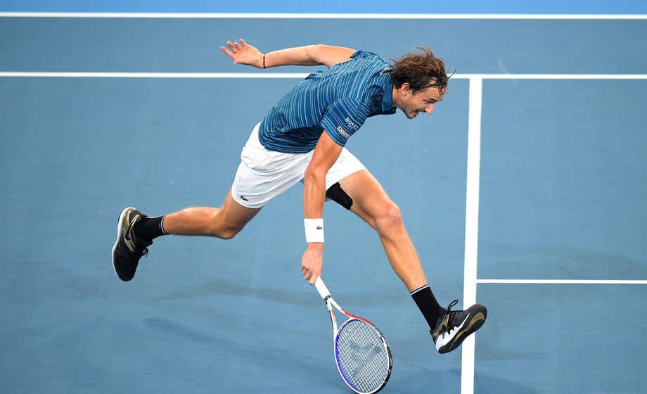 Umorni Medvedev "čuva" Đokovića 1