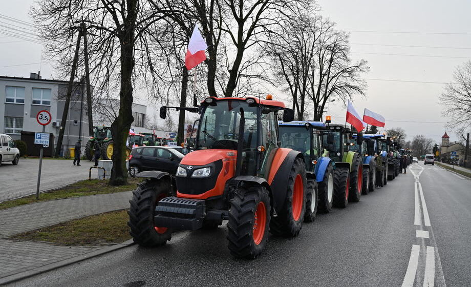 Poljoprivrednici na traktorima širom Poljske blokiraju puteve 1
