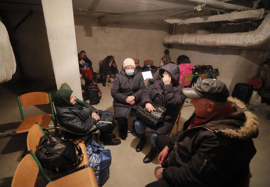 Ostaci raketa u naseljima, deca u skloništima: Dan posle ruskog napada na Kijev u 10 fotografija 9