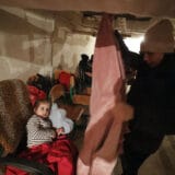 Ostaci raketa u naseljima, deca u skloništima: Dan posle ruskog napada na Kijev u 10 fotografija 4