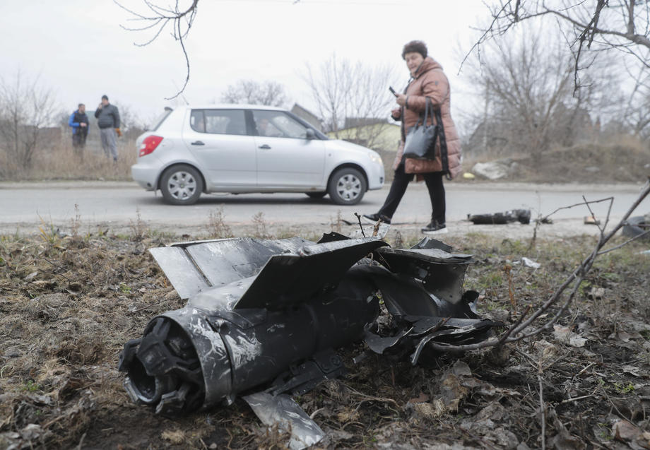 Ostaci raketa u naseljima, deca u skloništima: Dan posle ruskog napada na Kijev u 10 fotografija 2
