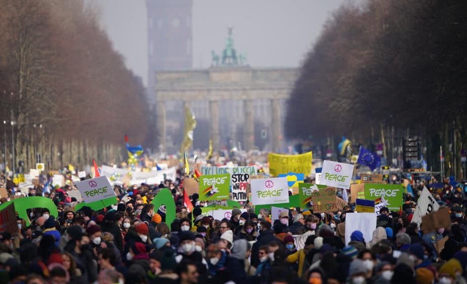 Najmanje 100.000 demonstranata u Berlinu u znak solidarnosti s Ukrajinom 1