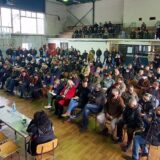 Meštani Krivelja nakon zbora blokirali put, gradonačelnik Bora ispraćen zvižducima (VIDEO) 5