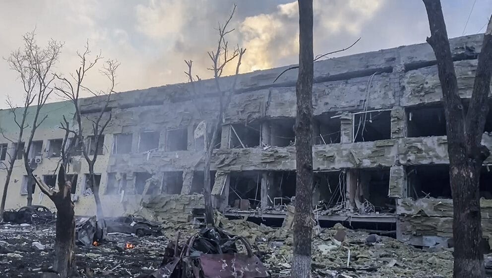 Makron tražio od Putina da okonča opsadu Marijupolja 1