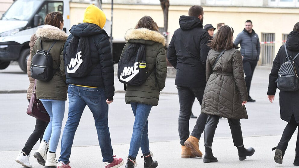 Učesnici debate "Dečije siromaštvo i Agenda 2030": U riziku od siromaštva u Srbiji jedna četvrtina dece do 17 godina 1 Učesnici debate "Dečije siromaštvo i Agenda 2030": U riziku od siromaštva u Srbiji jedna četvrtina dece do 17 godina 1