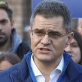 Vuk Jeremić kleči u Gračanici 14