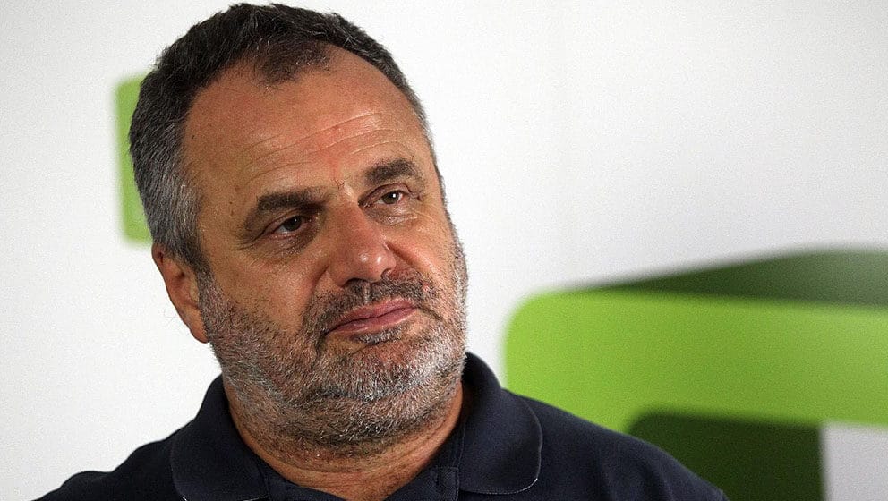 Isečene gume na automobilu osnivaču pokreta “Novi optimizam” Branislavu Guti Grubačkom 1