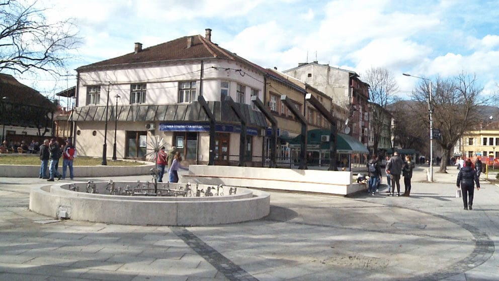 Napad na novinara u Bajinoj Bašti: "Muškarac u crnom me udarao u glavu, prskao me suzavcem" 1