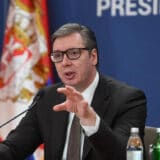 Vučić čestitao Uskrs Hočevaru i vernicima 6