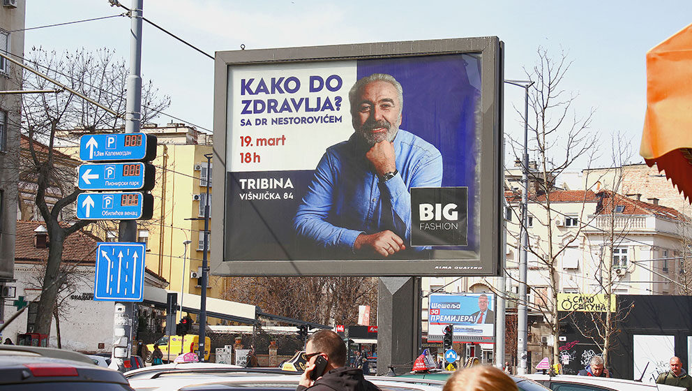 U čemu je tajna bilborda Branimira Nestorovića: Beograd preplavljen reklamama kontroverznog doktora 1