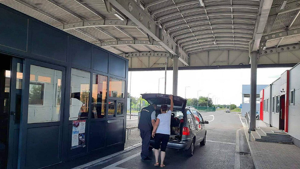 AMSS: Vozači automobila, na prelazima Bački Vinogradi i Bajmok čekaju sat da izađu iz Srbije 1