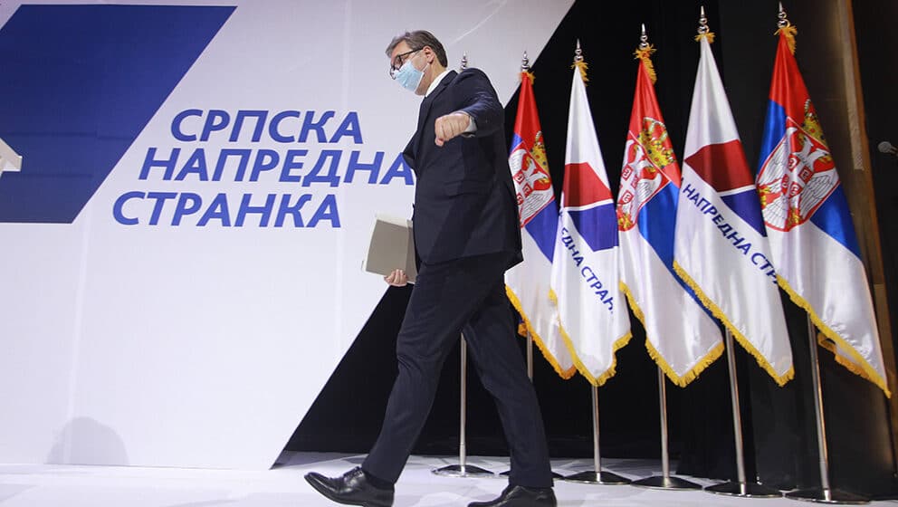 Šta je poruka spota naprednjaka kojim ubeđuju Vučića da ostane na čelu SNS? 1