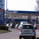 Šta je bio razlog za kolone automobila na pumpama širom zemlje? 5