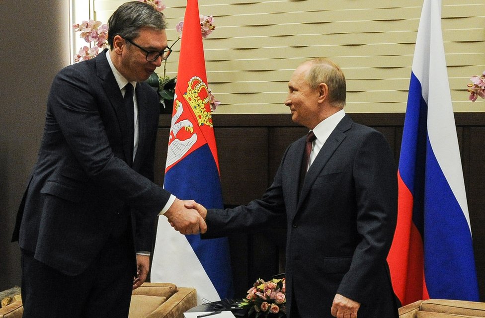 Srbija, Balkan i bezbednost: Šta je hibridni rat i zašto se može voditi bez oružja 2 Vladimir Putin (desno) i Aleksandar Vučić (levo)