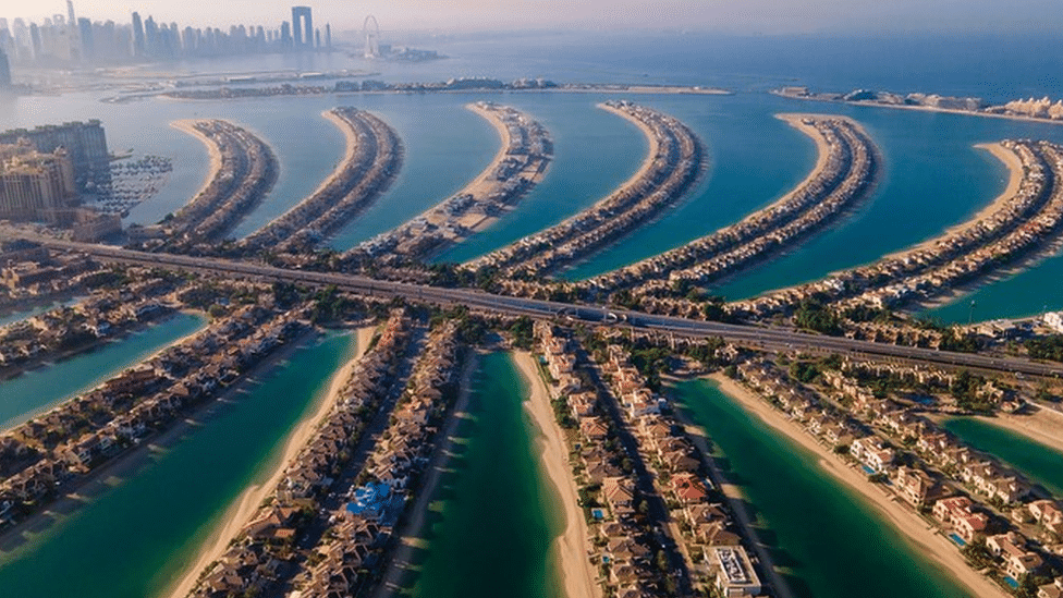 Arhitektura i životna sredina: Zašto živimo u „eri veštačkih ostrva“ 1 An aerial view of the Palm Jumeirah island in Dubai, UAE