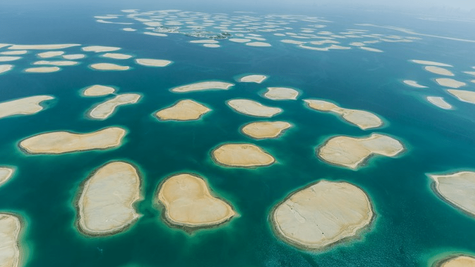 Arhitektura i životna sredina: Zašto živimo u „eri veštačkih ostrva“ 2 An aerial view of The World islands in Dubai, UAE