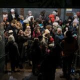 Rusija i rat u Ukrajini: Haos i suze u ukrajinskom gradu, stanici za hiljade izbeglica 8