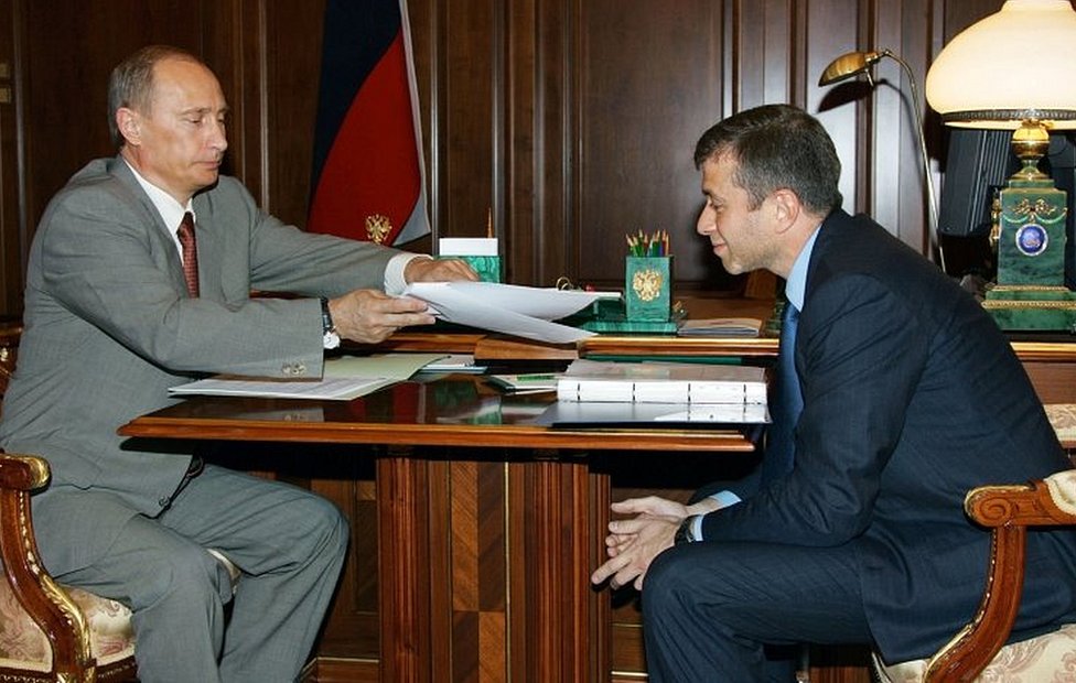 Roman Abramovič i Rusija: Od siročeta do sankcionisanog oligarha 2 Vladimir Putin and Roman Abramovich in 2005