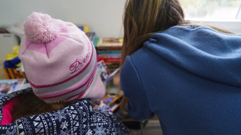 volonterka sa devojčicom