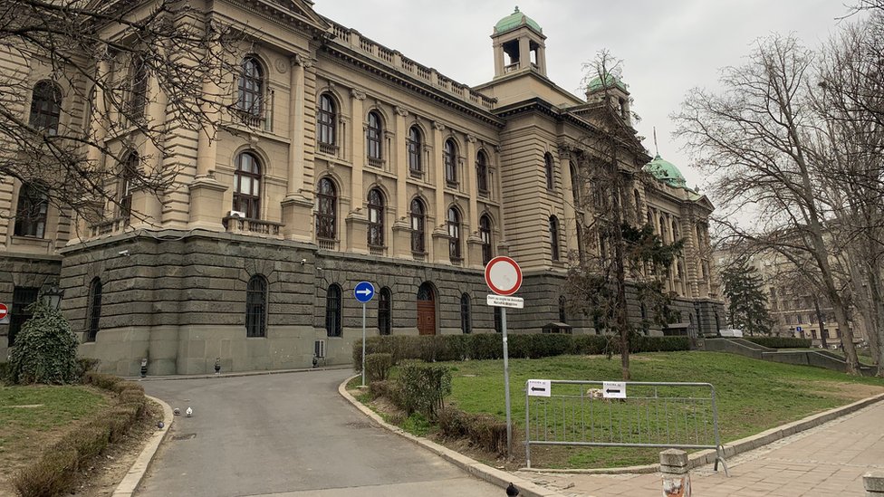 Izbori u Srbiji: Da li je politika pristupačna osobama sa invaliditetom 4 ulaz, osobe sa invaliditetom, skupština