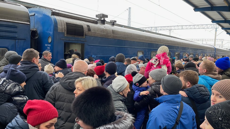 Ukrajine i Rusija: Mesec dana od početka rata - „Sav normalan život je stao“ 7 Exodus at Dnipro station