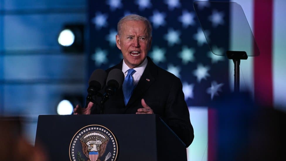 Amerika, Rusija i Ukrajina: Zašto su Bajdenove opaske o Putinu „van scenarija“ toliko opasne 1 US President Joe Biden giving a speech in Warsaw, Poland on Saturday