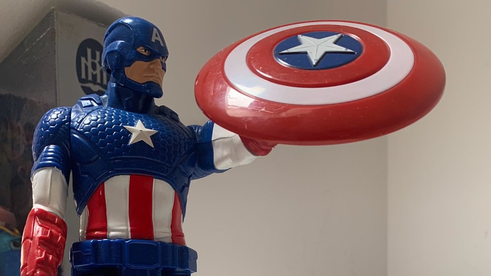 Srbija i LGBT prava: Život roditelja trans dece - „To nije izbor, to je ono što on jeste“ 2 igracke