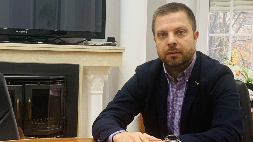 Doklestić objasnio nizom tvitova: Menja se prethodni sporazum i Srbija će priznavati dokumenta sa “Republika Kosovo” 1