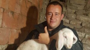 “SNS sprema lažnu studentsku listu za izbore u Sečnju”, tvrdi za Danas Vukašin Baćina Baćko, lokalni odbornik iz ove opštine i predsednik GG "Vukašin Baćina – Za bolju opštinu Sečanj" pred izbore zakazane za 30. novembar.