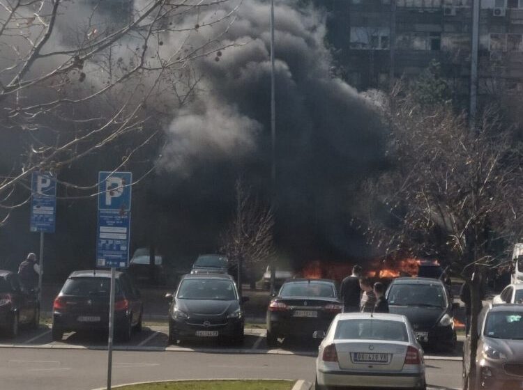 Izgoreo džip na Novom Beogradu 1