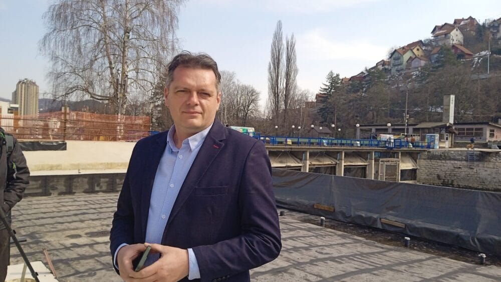 Na leto otvaranje bazena vrednog 20 miliona, iz užičkog SSP-a pitaju da li je popločan pločicama od bisera 2