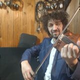 "Živeo sam u siromaštvu, othranile su me baba i tetka, a najviše sam želeo violinu": Samouki violinista stigao do svetskog vrha 2