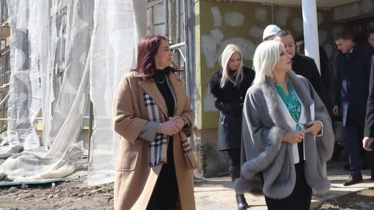 Nema novinara, nema neugodnih pitanja: Kako je protekla poseta ministarke Zorane Mihajlović Užicu 3 Nema novinara, nema neugodnih pitanja: Kako je protekla poseta ministarke Zorane Mihajlović Užicu 3