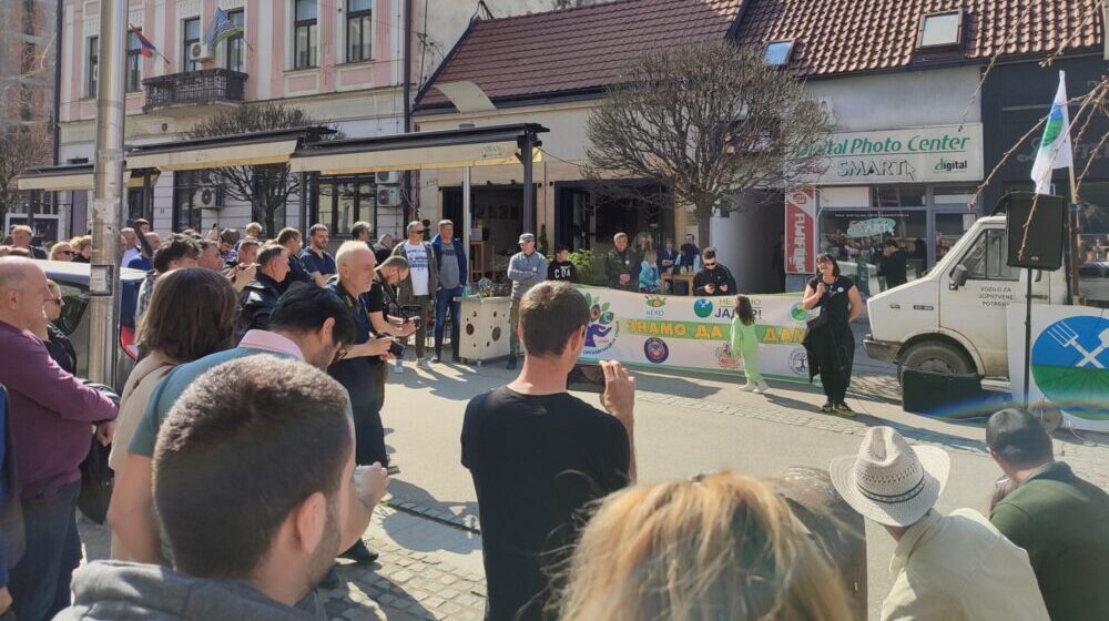 Savo Manojlović u Loznici: Vlast najavljuje nestašicu hrane, a najplodniju zemlju poklanja za siću stranim kompanijama 1