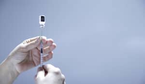 Prvi pacijent iz Srbije otišao u Moskvu da primi rusku vakcinu protiv raka: Ko sve može da je dobije? 1