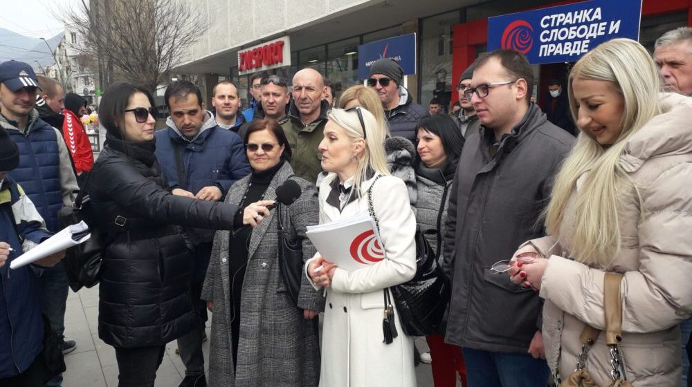 Aktivisti SNS ometali konferencija za medije Ujedinjene opozicije Vranja 1