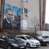 U Vranje stigle prve izbeglice iz Ukrajine, a Putin upire prst sa murala 2