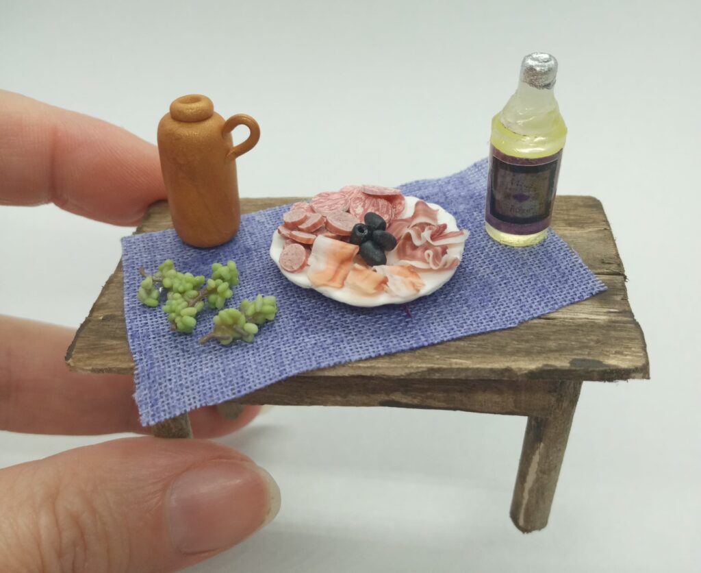 Meze na dasci, roštilj, kroasan, kotlić i kuhinjski elementi staju na dlan jedne ruke: Subotičanka otkriva svoju tajnu 3 Meze na dasci, roštilj, kroasan, kotlić i kuhinjski elementi staju na dlan jedne ruke: Subotičanka otkriva svoju tajnu 3