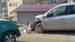 Sudar dva automobila u Užičke republike, dve osobe prevezene u bolnicu (FOTO) 3