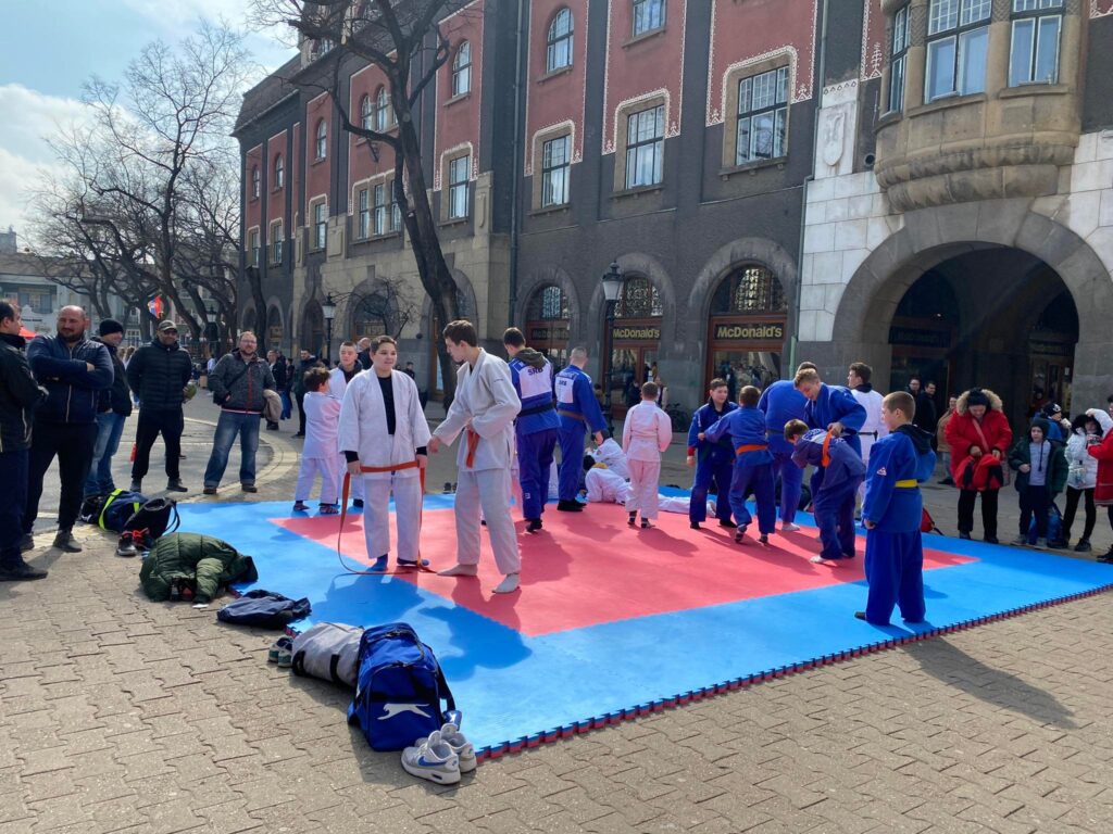 Sportski dan u Subotici: Mladi jedva dočekali da se predstave i druže 4 Sportski dan u Subotici: Mladi jedva dočekali da se predstave i druže 4