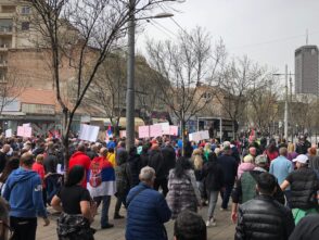 Protest Trg Slavija, prosvetari , pijačari, Pijačni prodavci, preduzetnici i turistički radnici Nezadovoljni pijačni prodavci pred Predsedništvom, poručuju "može sve - kase ne" (VIDEO, FOTO) 14