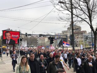 Protest Trg Slavija, prosvetari , pijačari, Pijačni prodavci, preduzetnici i turistički radnici Nezadovoljni pijačni prodavci pred Predsedništvom, poručuju "može sve - kase ne" (VIDEO, FOTO) 15
