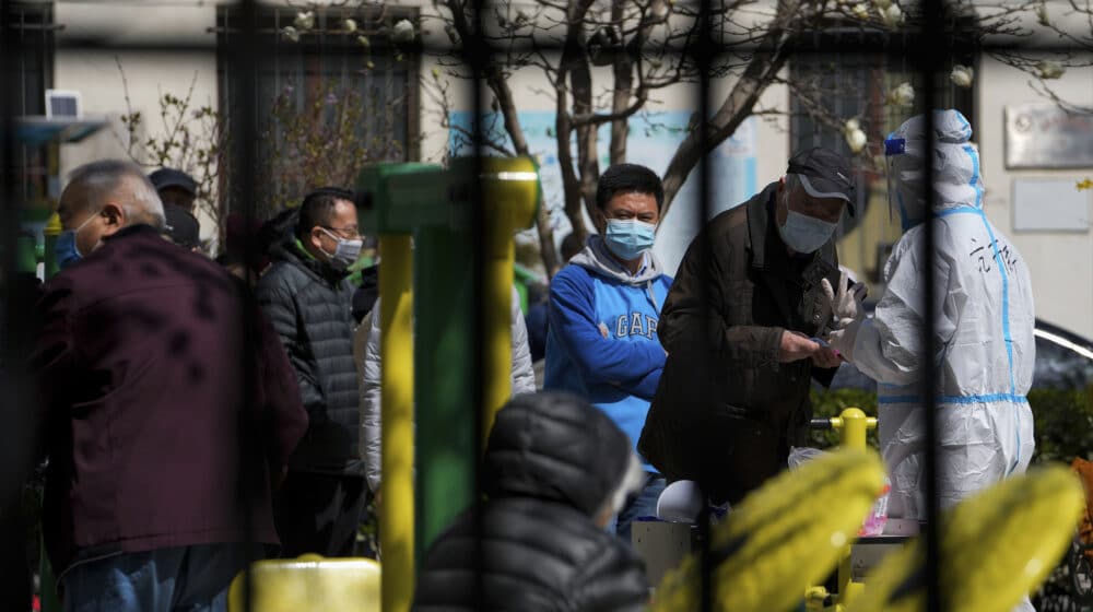 U Šangaju i dalje porast zaraženih korona virusom uprkos delimičnom karantinu 1